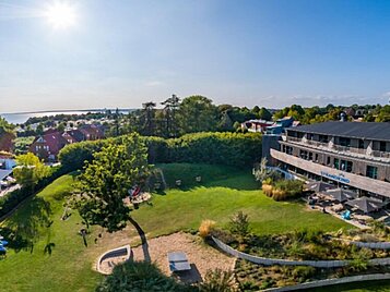 Familienhotel Strandkind an der Ostsee Aussenansicht im Sommer